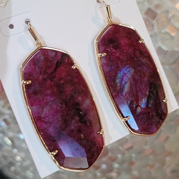 Kendra Scott Faceted Danielle Earrings Raspberry Labradorite in Gold - Picture 9 of 14